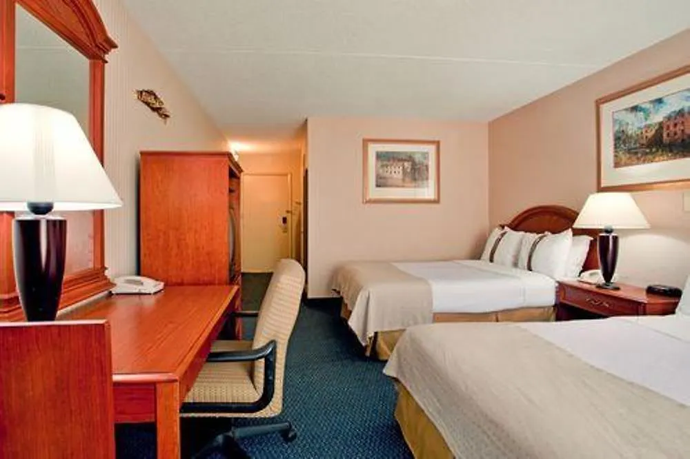Days Hotel By Wyndham Williamsburg I-64 2*,