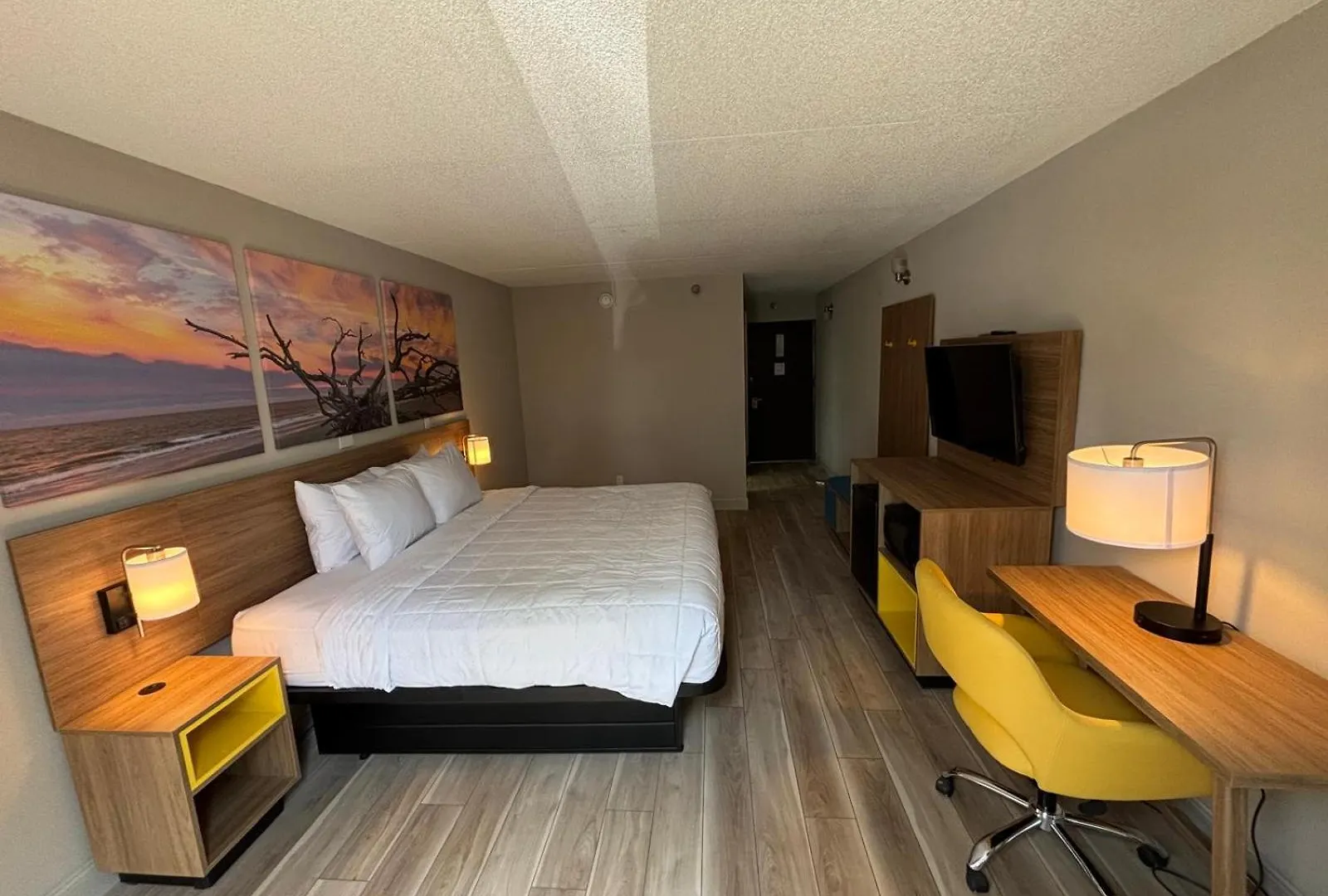 Days Hotel By Wyndham Williamsburg I-64 2*,