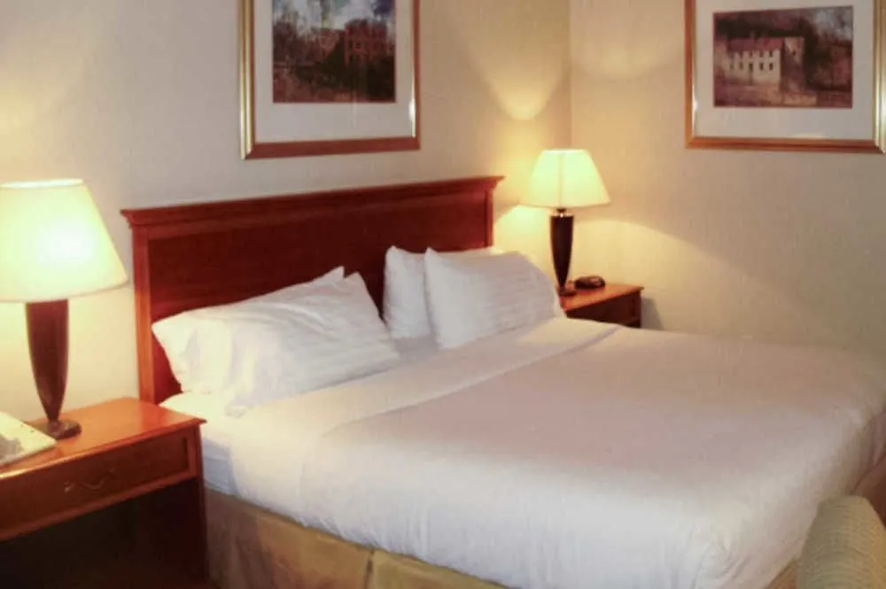 Days Hotel By Wyndham Williamsburg I-64 2*,